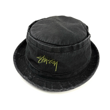 Load image into Gallery viewer, Late 80’s Stussy Pork Pie Hat - L